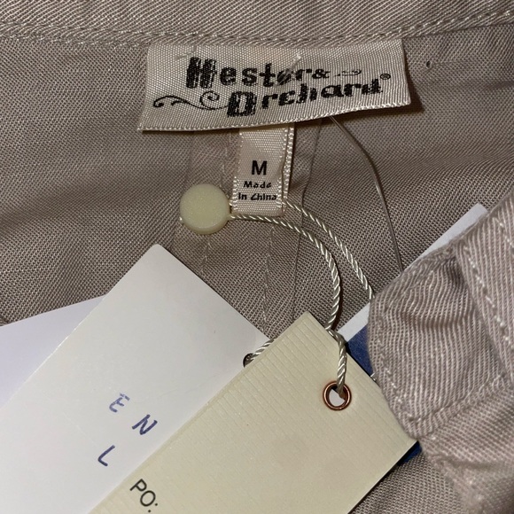 Elegant Beige Button-Down Shirt - Picture 5 of 7